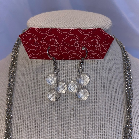 ⬇️PRICE DROP⬇️ Charming Charlie’s 🤍White/Crystal-like🤍 Necklace & Earring Set - Picture 4 of 6